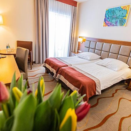 Hotel Olivia Medical Spa Skomielna Czarna Dış mekan fotoğraf
