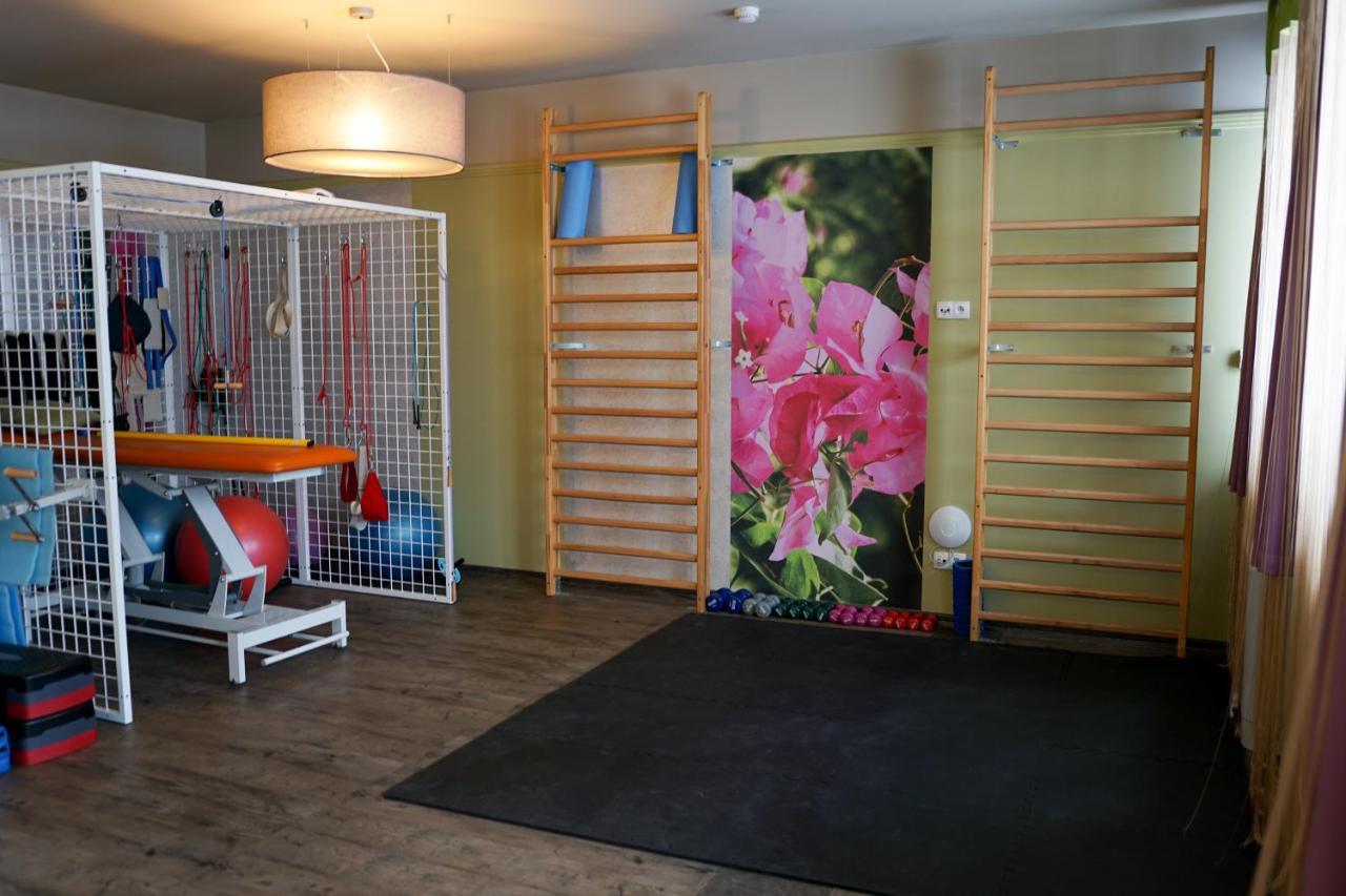 Hotel Olivia Medical Spa Skomielna Czarna Dış mekan fotoğraf
