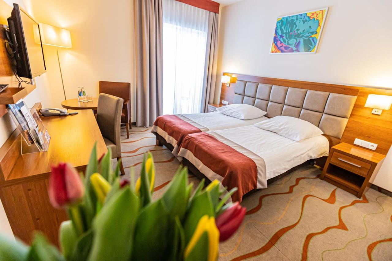 Hotel Olivia Medical Spa Skomielna Czarna Dış mekan fotoğraf