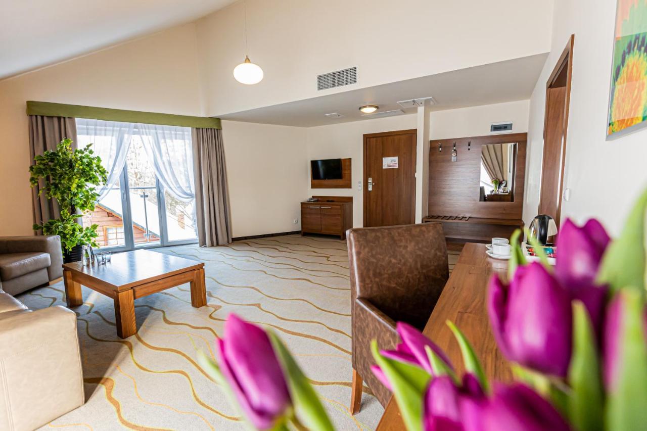 Hotel Olivia Medical Spa Skomielna Czarna Dış mekan fotoğraf