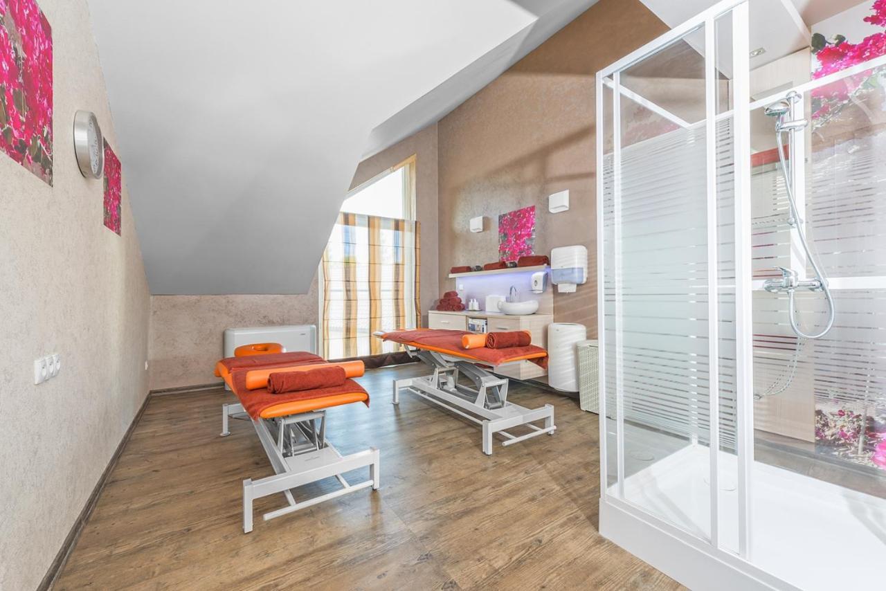 Hotel Olivia Medical Spa Skomielna Czarna Dış mekan fotoğraf
