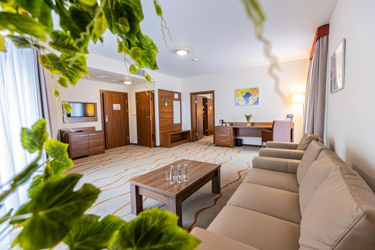 Hotel Olivia Medical Spa Skomielna Czarna Dış mekan fotoğraf