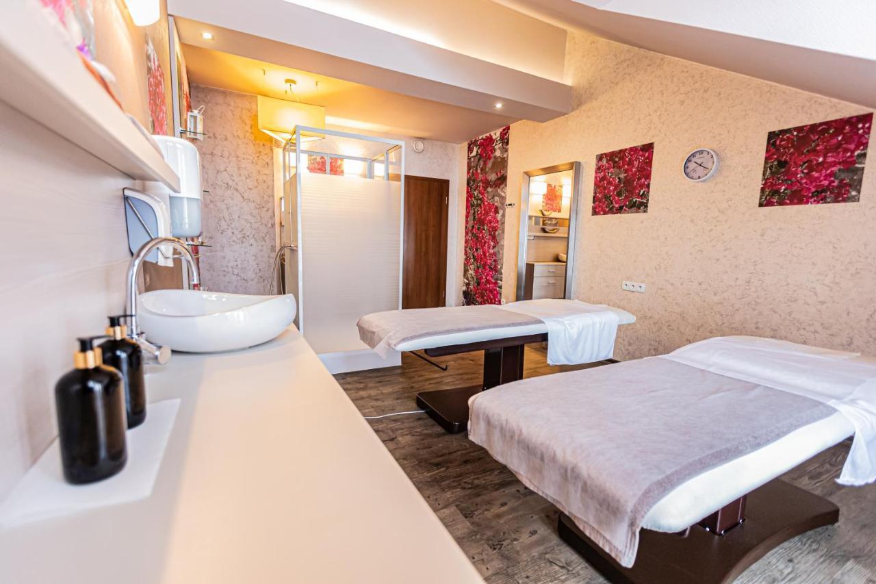 Hotel Olivia Medical Spa Skomielna Czarna Dış mekan fotoğraf