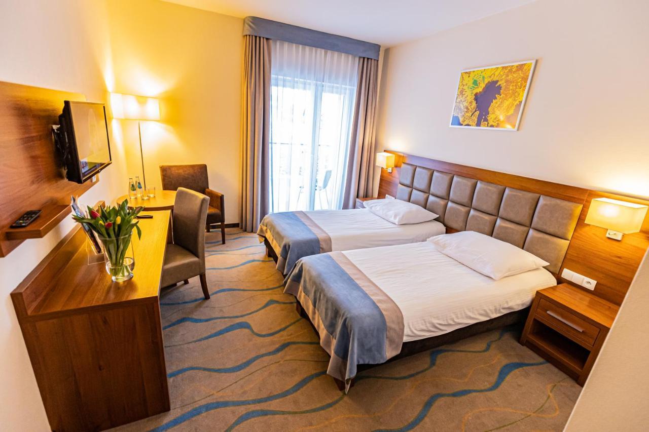 Hotel Olivia Medical Spa Skomielna Czarna Dış mekan fotoğraf