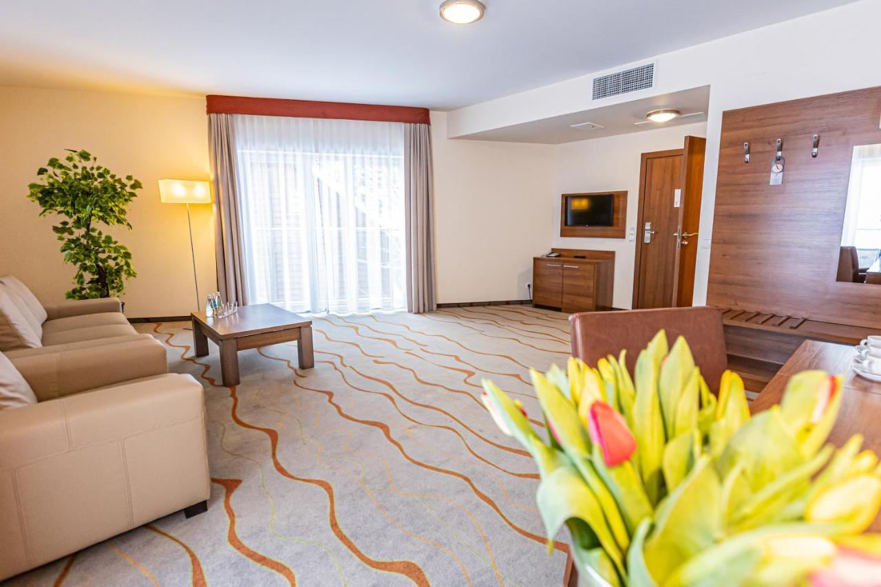 Hotel Olivia Medical Spa Skomielna Czarna Dış mekan fotoğraf