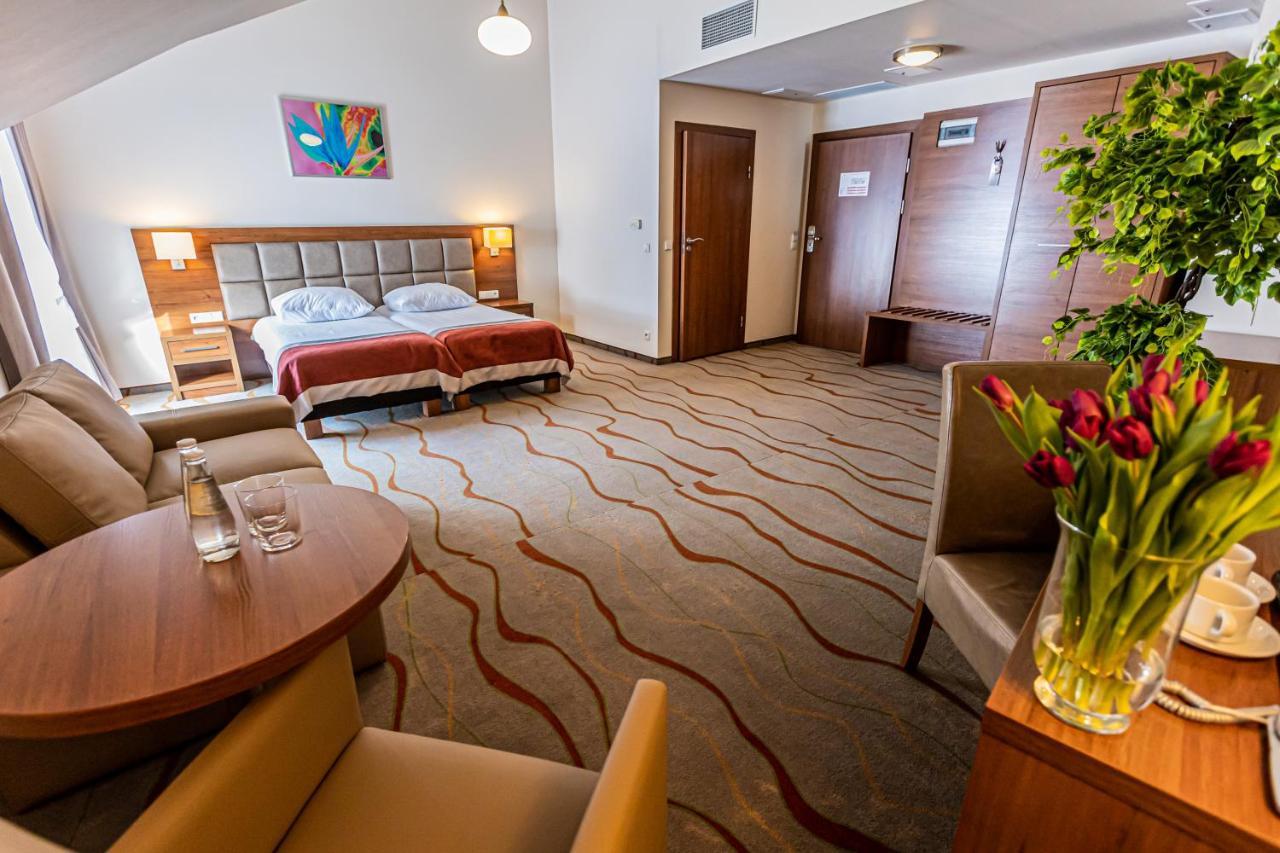 Hotel Olivia Medical Spa Skomielna Czarna Dış mekan fotoğraf