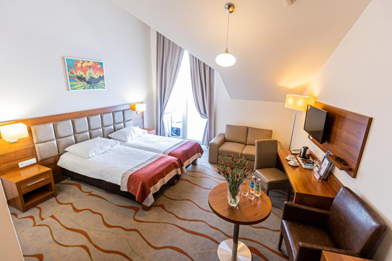Hotel Olivia Medical Spa Skomielna Czarna Dış mekan fotoğraf