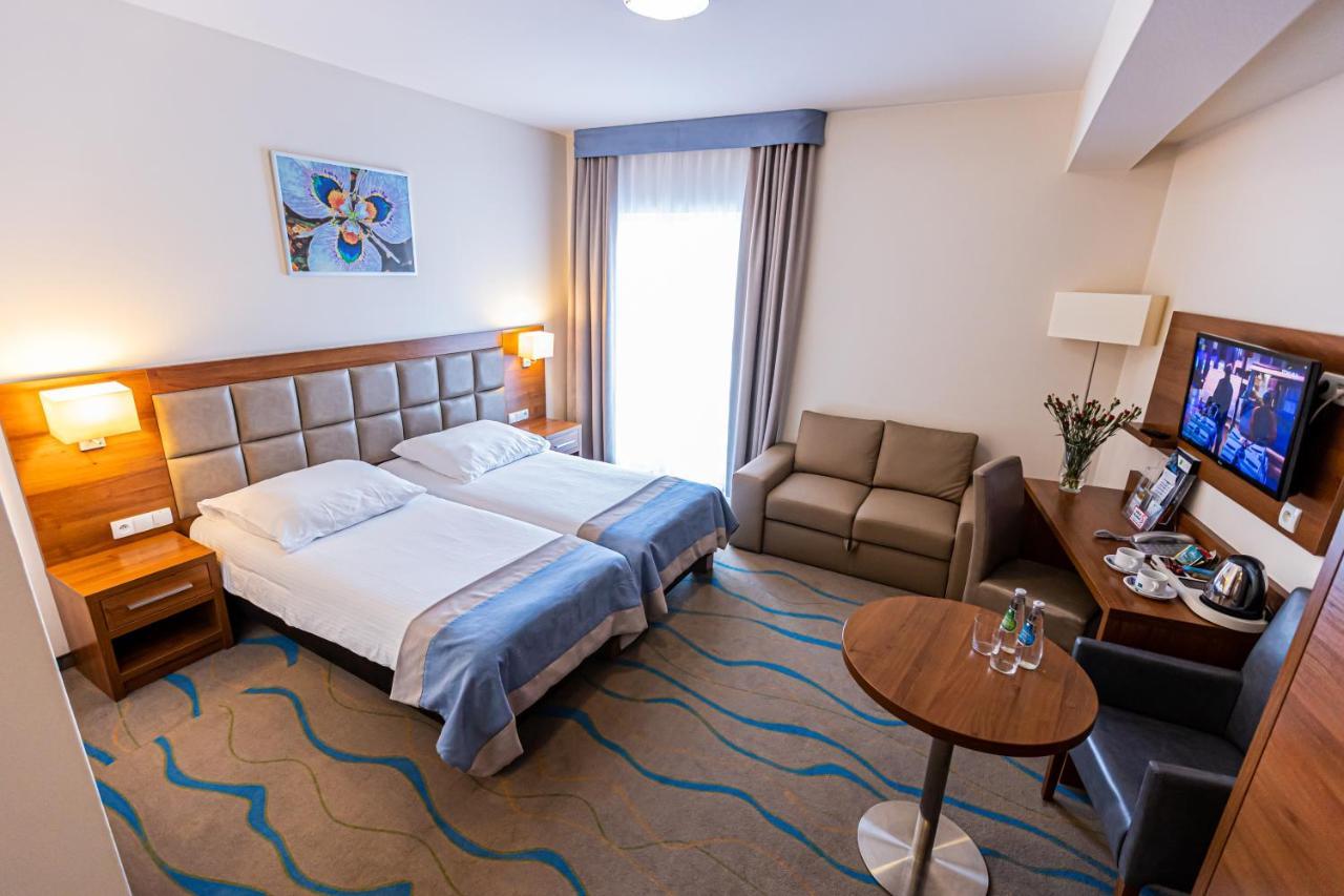 Hotel Olivia Medical Spa Skomielna Czarna Dış mekan fotoğraf