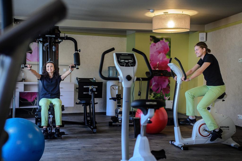 Hotel Olivia Medical Spa Skomielna Czarna Dış mekan fotoğraf